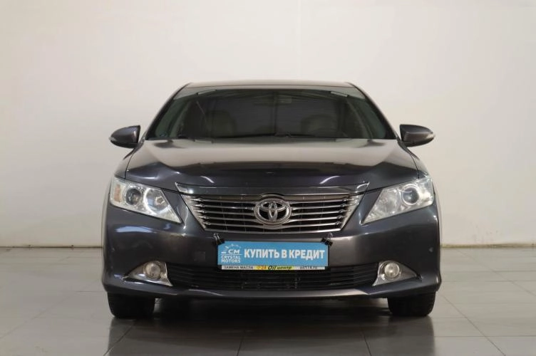 Toyota Camry 2 из 17