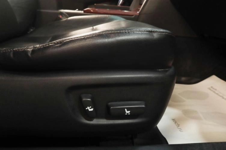 Toyota Camry 15 из 17