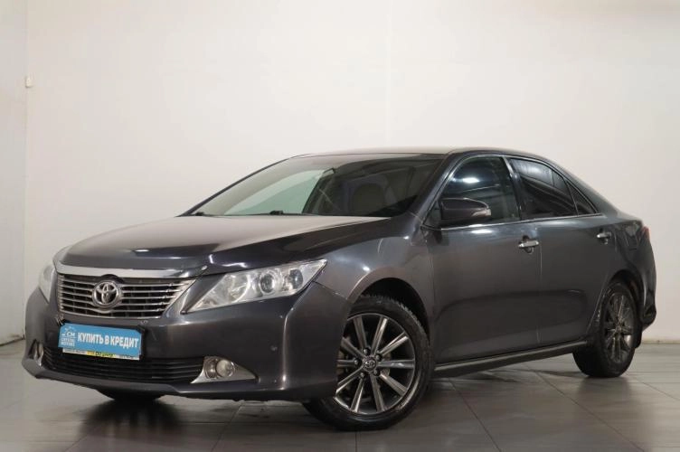 Toyota Camry 3 из 17