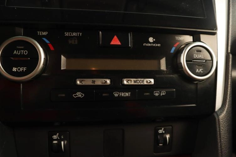 Toyota Camry 13 из 17