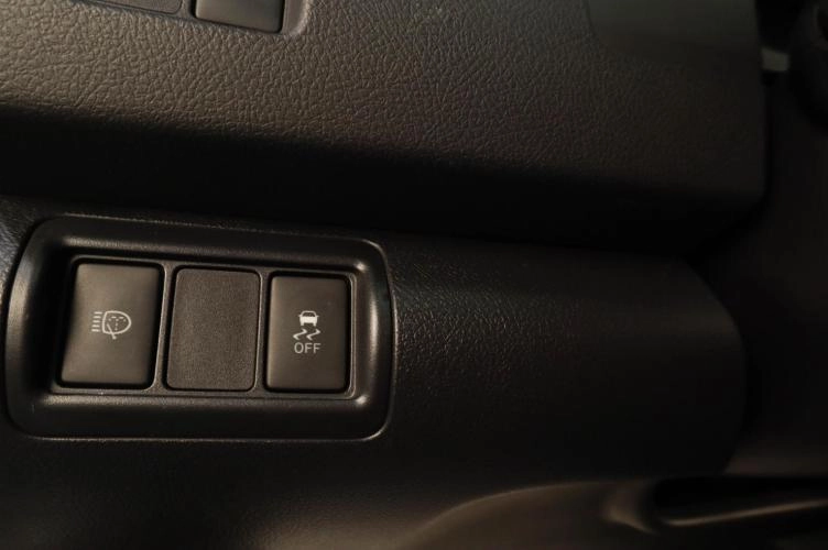 Toyota Camry 9 из 17