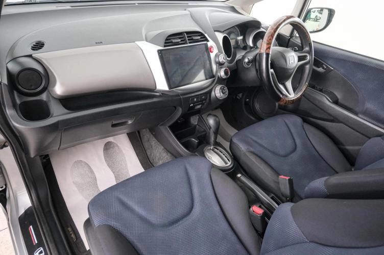 Honda Fit 12 из 21