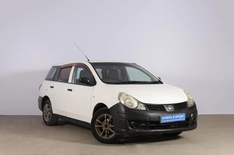 Nissan AD 1 из 6