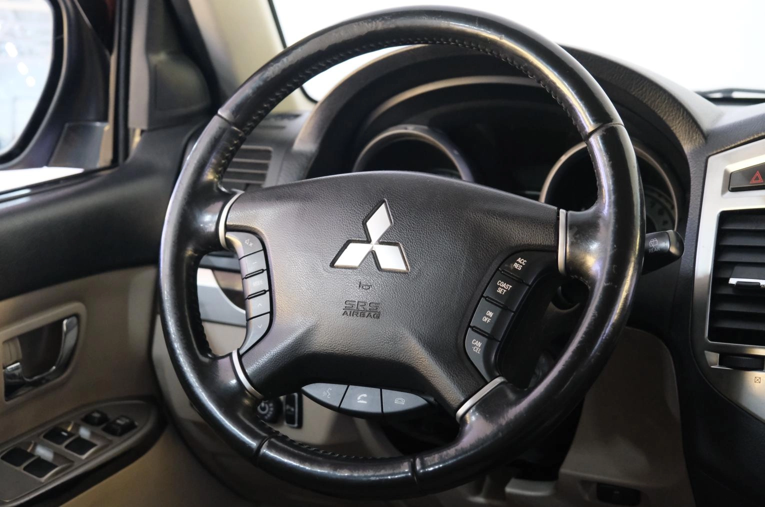 Mitsubishi Pajero 14 из 23