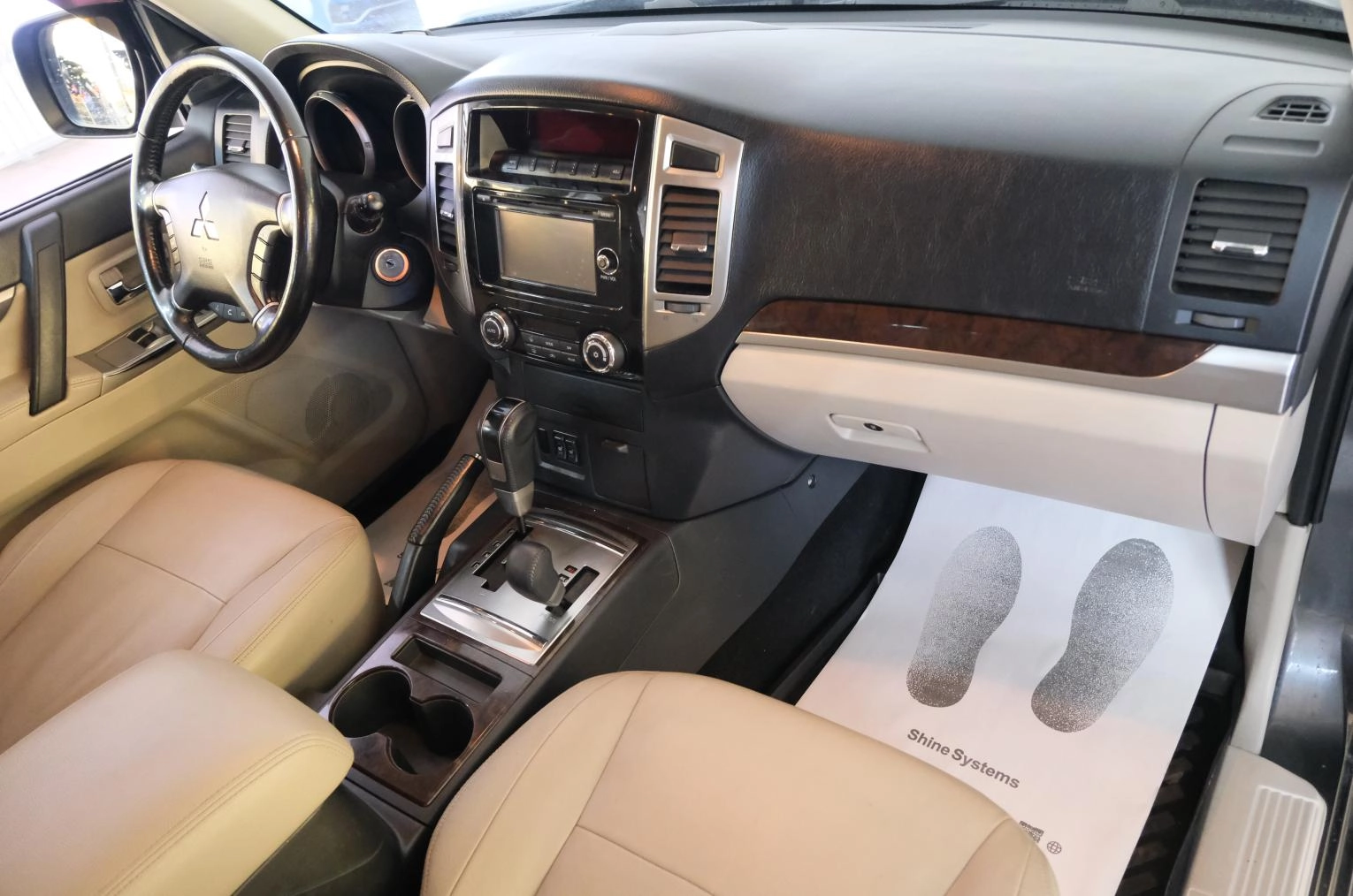 Mitsubishi Pajero 19 из 23