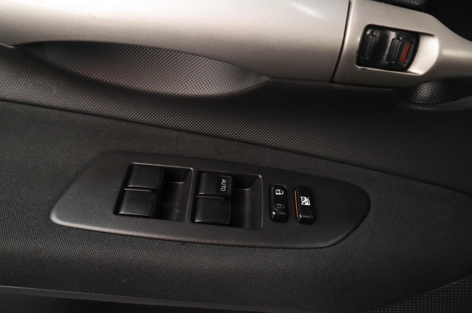 Toyota Auris 12 из 15