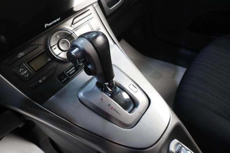 Toyota Auris 13 из 15