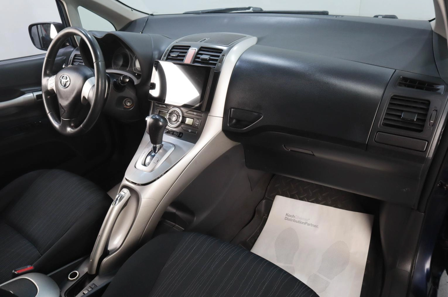 Toyota Auris 8 из 15