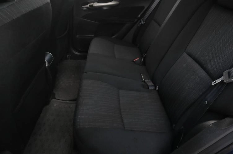 Toyota Auris 15 из 15