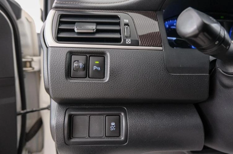 Toyota Camry 19 из 23