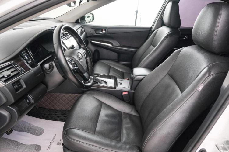 Toyota Camry 7 из 23