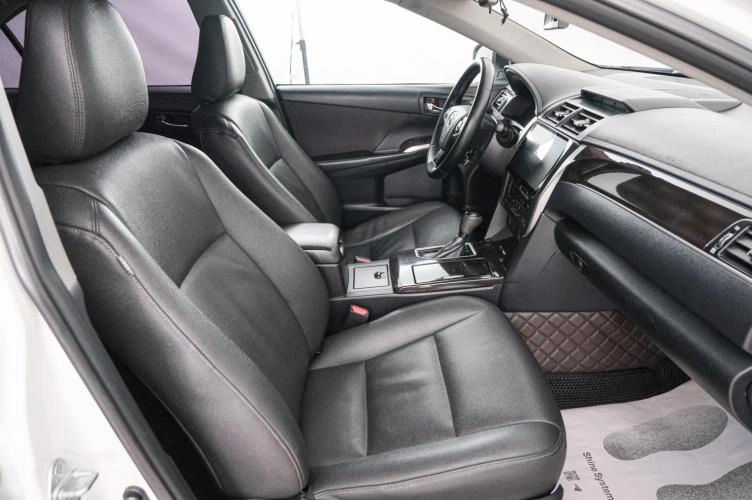 Toyota Camry 13 из 23