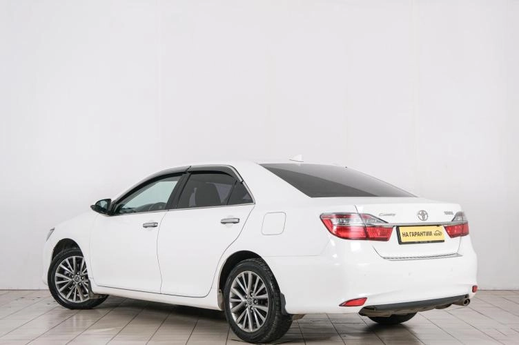Toyota Camry 4 из 23
