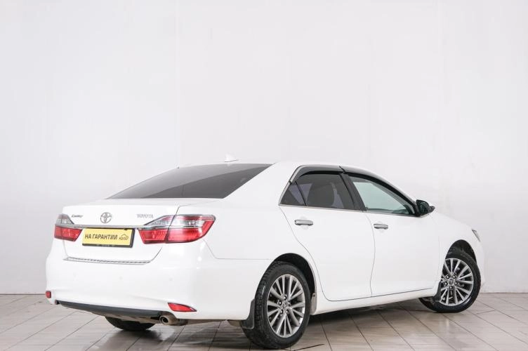 Toyota Camry 6 из 23