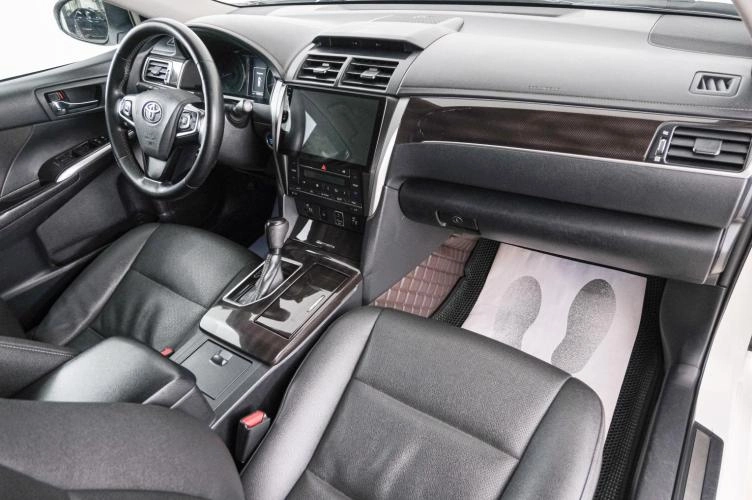 Toyota Camry 12 из 23
