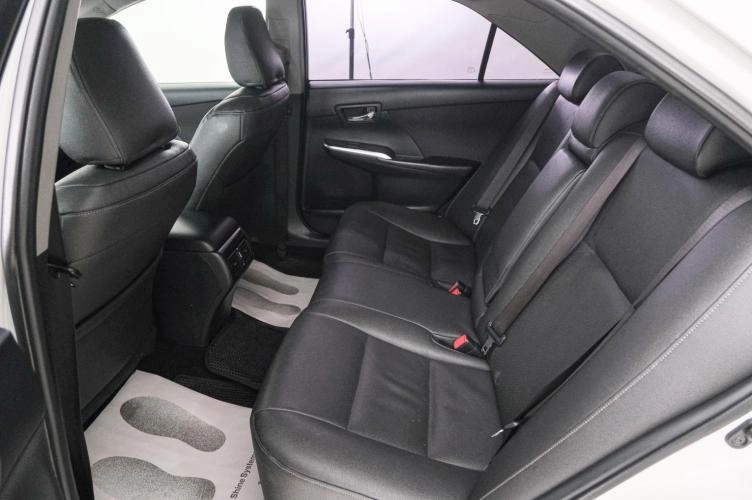 Toyota Camry 21 из 23