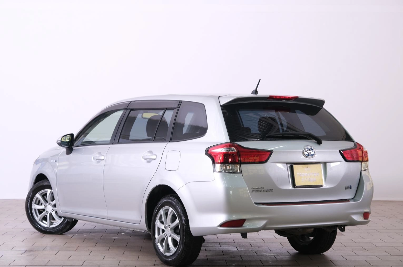 Toyota Corolla Fielder 4 из 21