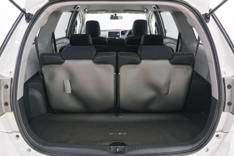 Toyota Wish 21 из 21