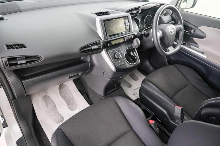 Toyota Wish 12 из 21