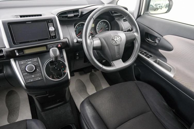 Toyota Wish 9 из 21