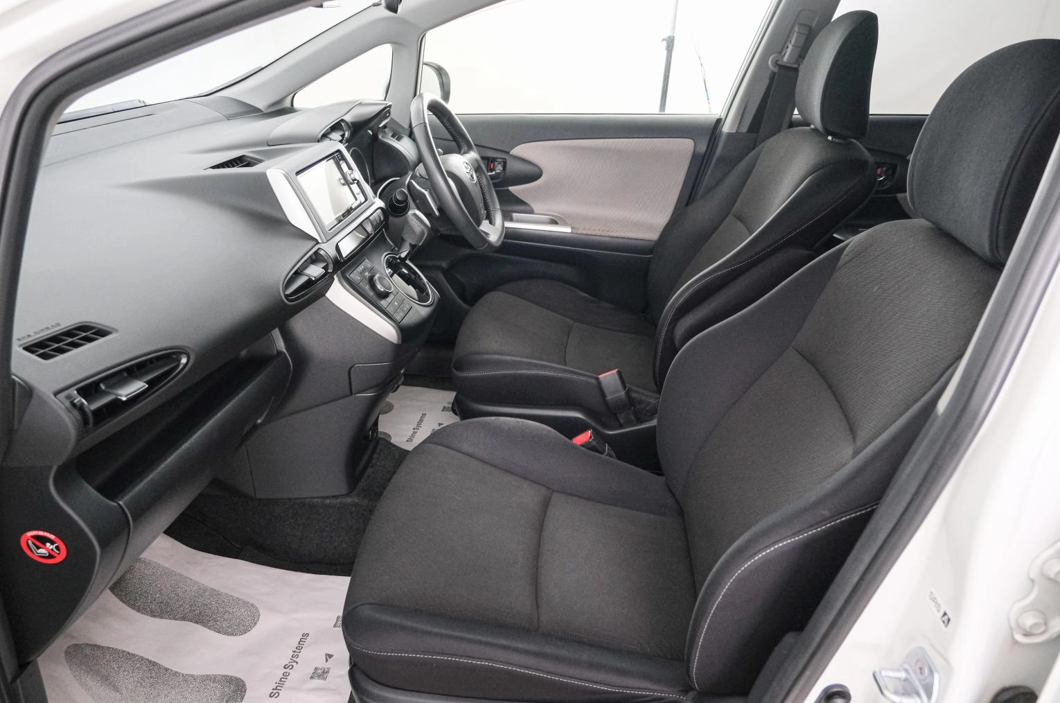 Toyota Wish 13 из 21