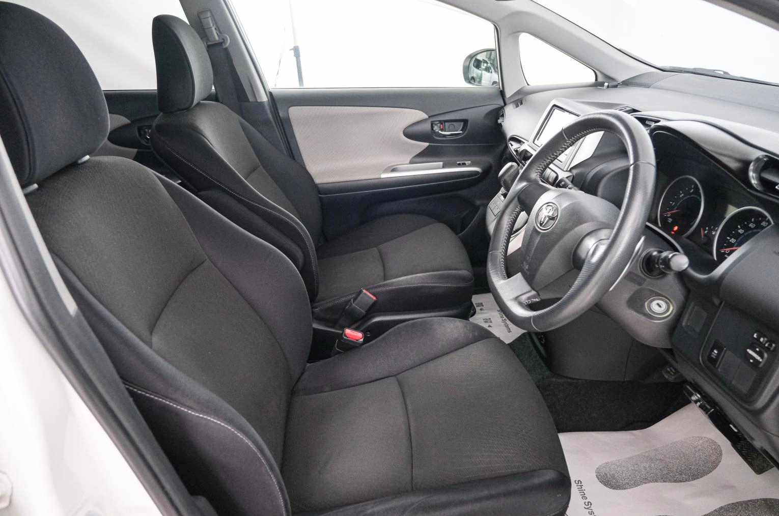 Toyota Wish 7 из 21