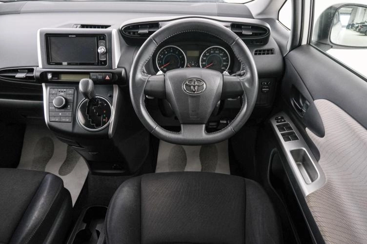 Toyota Wish 14 из 21