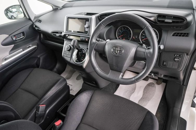 Toyota Wish 8 из 21
