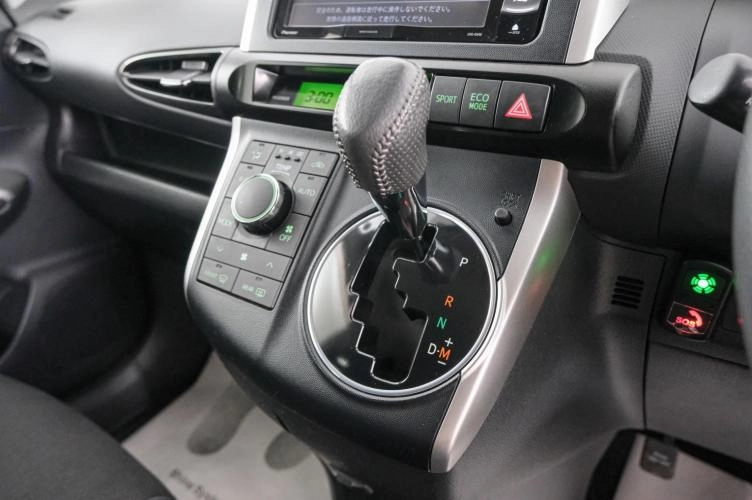 Toyota Wish 16 из 21