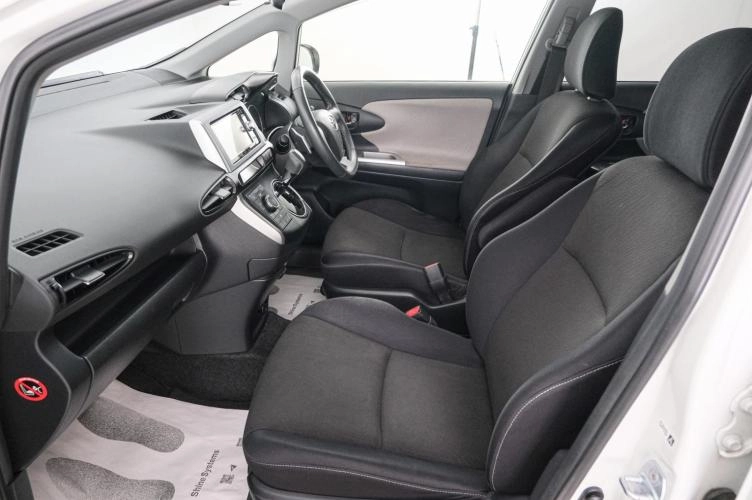 Toyota Wish 13 из 21