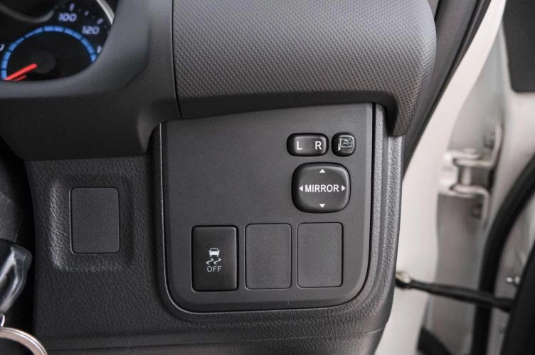 Toyota Wish 17 из 21