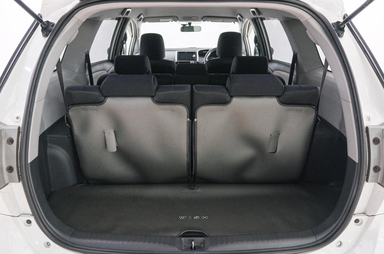 Toyota Wish 21 из 21