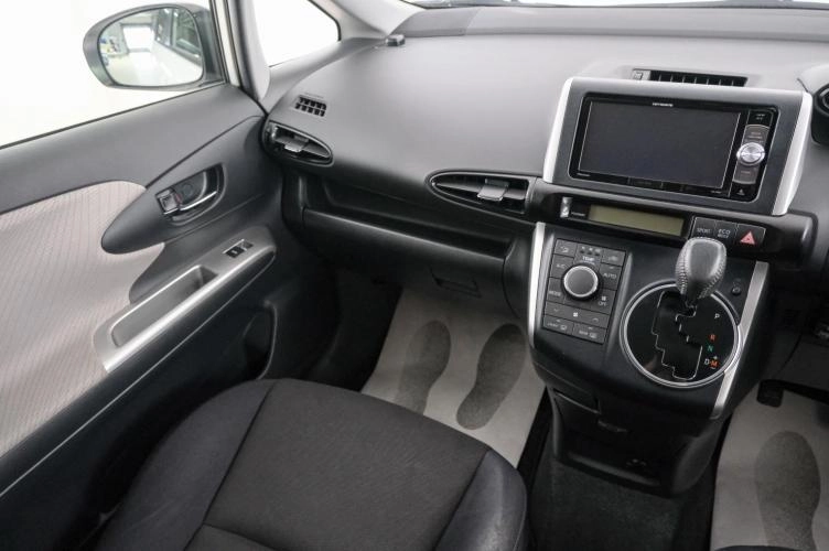 Toyota Wish 11 из 21