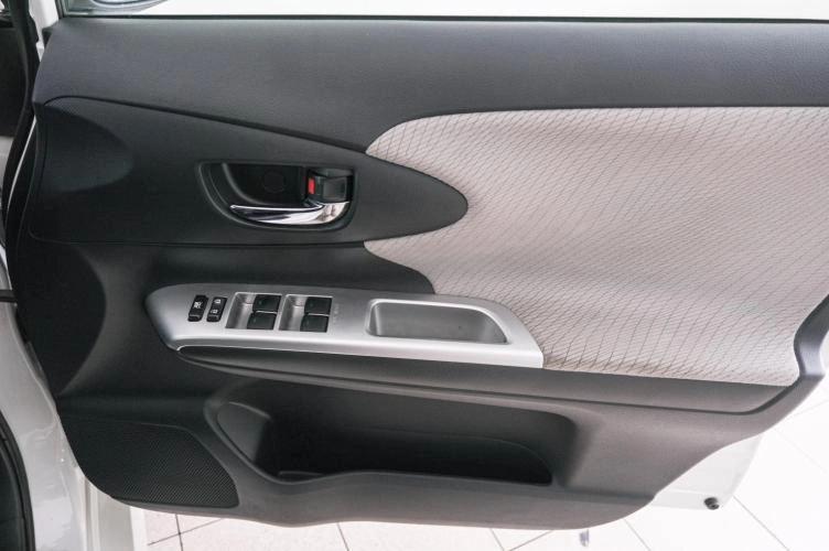 Toyota Wish 18 из 21