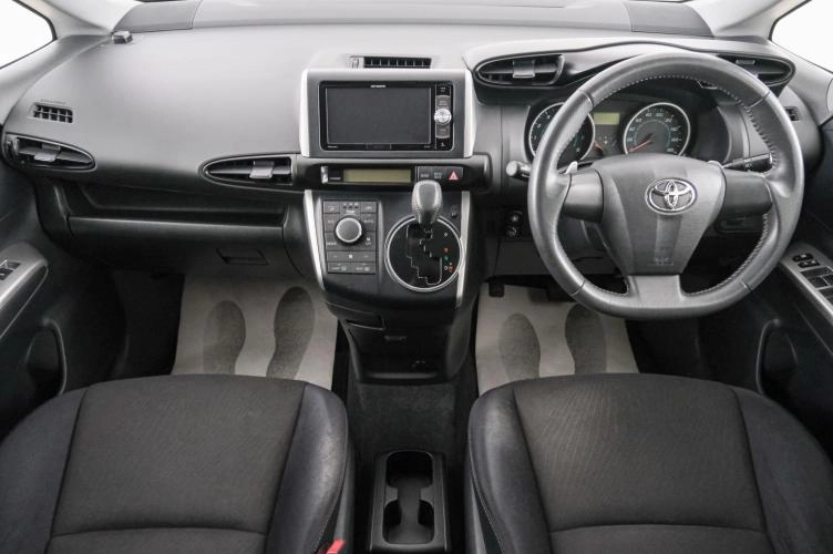 Toyota Wish 10 из 21