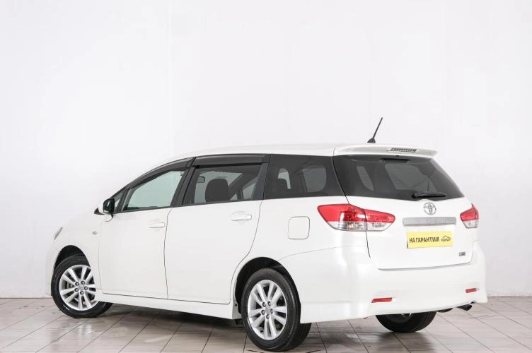 Toyota Wish 4 из 6
