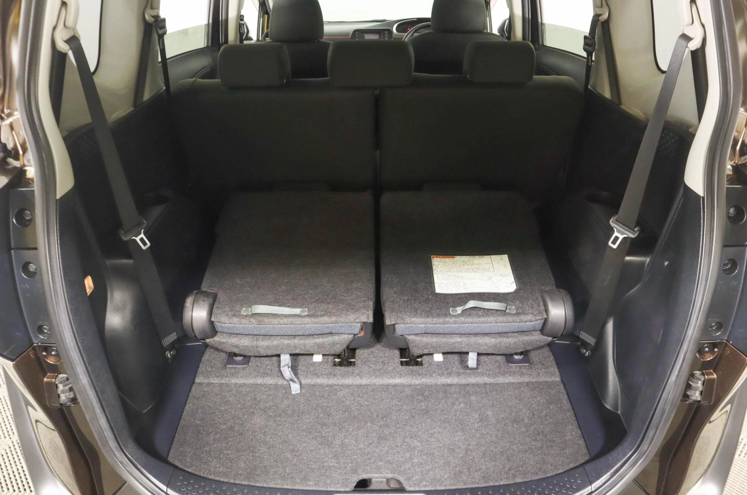 Toyota Sienta 7 из 21