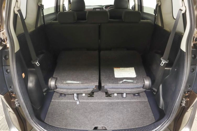 Toyota Sienta 7 из 21