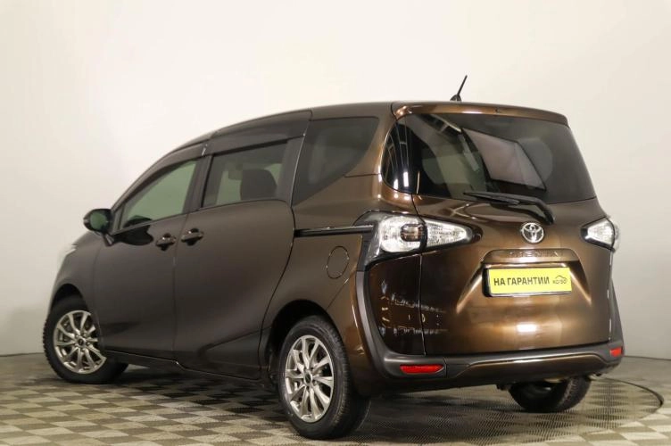 Toyota Sienta 6 из 6