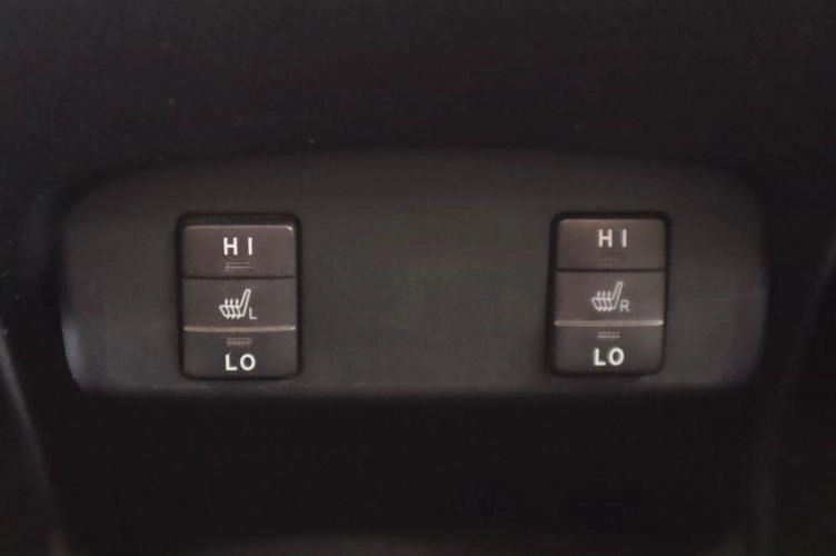 Toyota Sienta 19 из 21