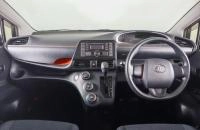 Toyota Sienta 13 из 21