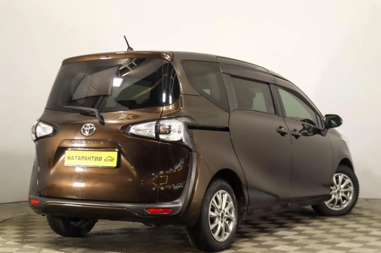 Toyota Sienta 4 из 6