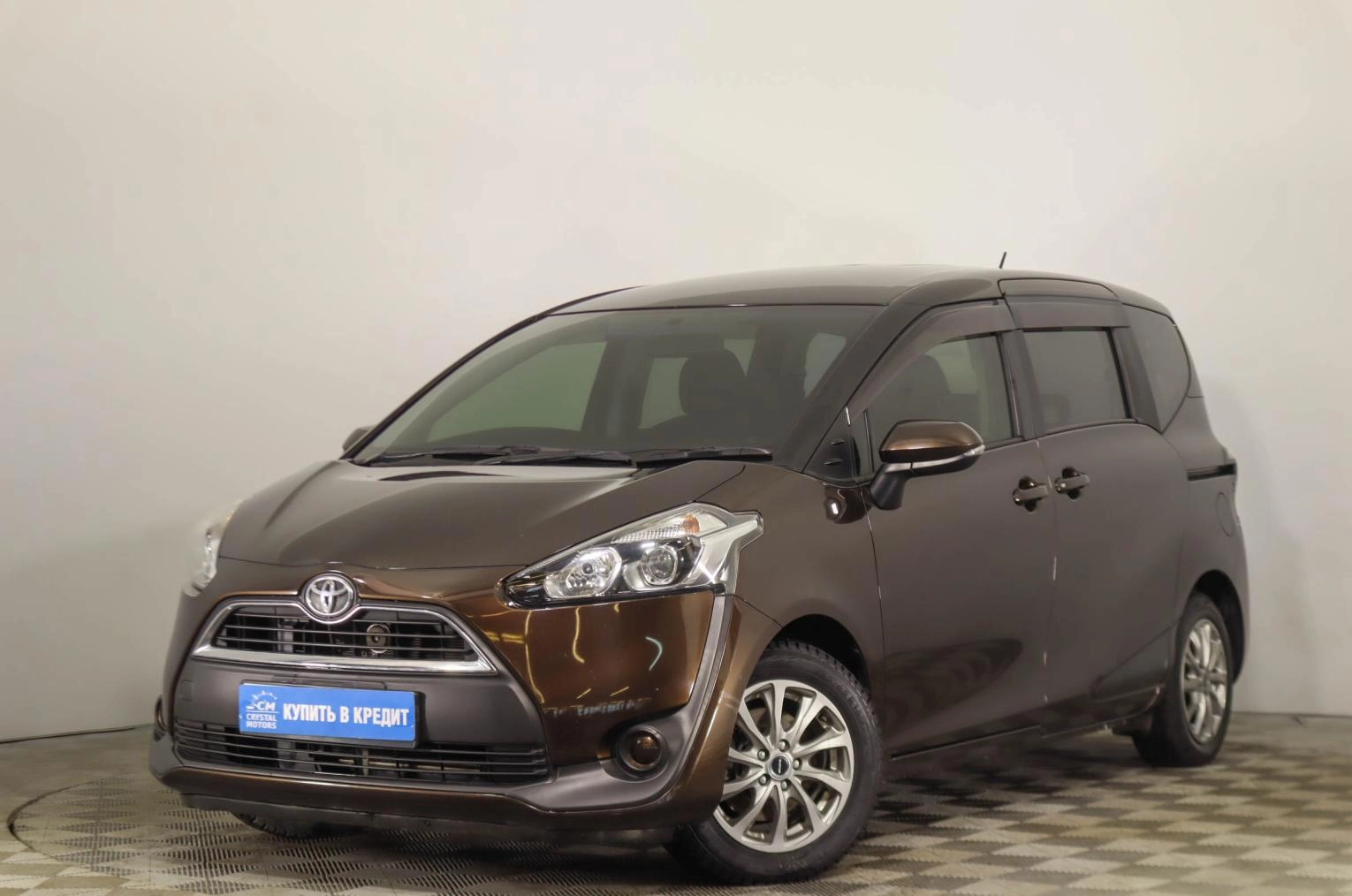 Toyota Sienta 3 из 21