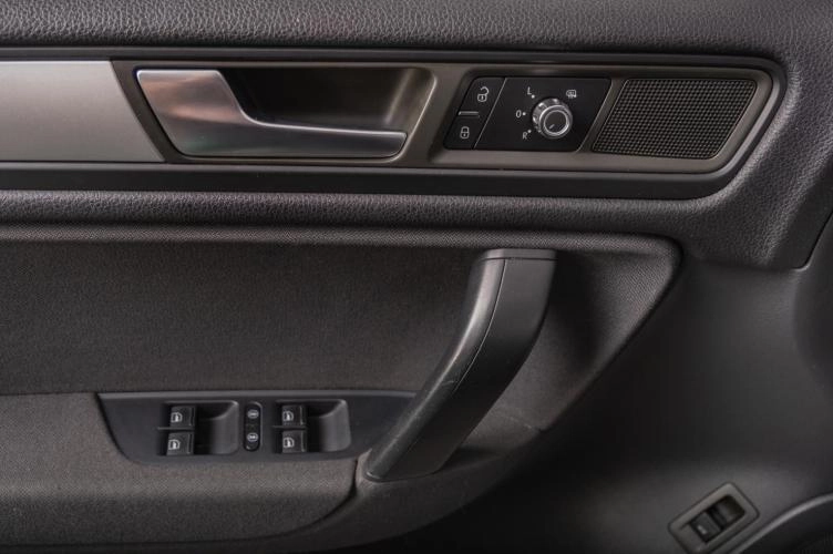 Volkswagen Touareg 7 из 19
