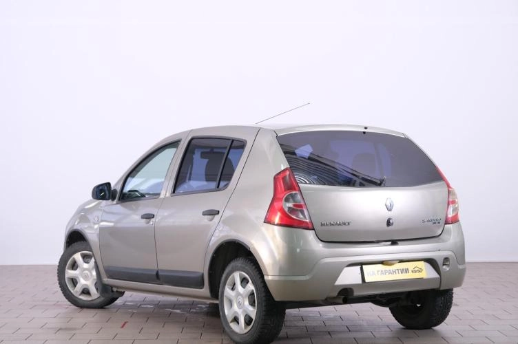 Renault Sandero 4 из 6