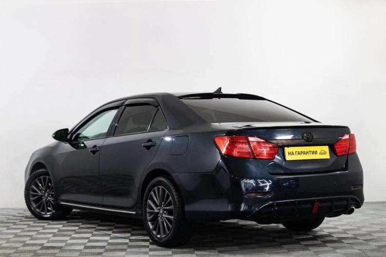 Toyota Camry 6 из 6
