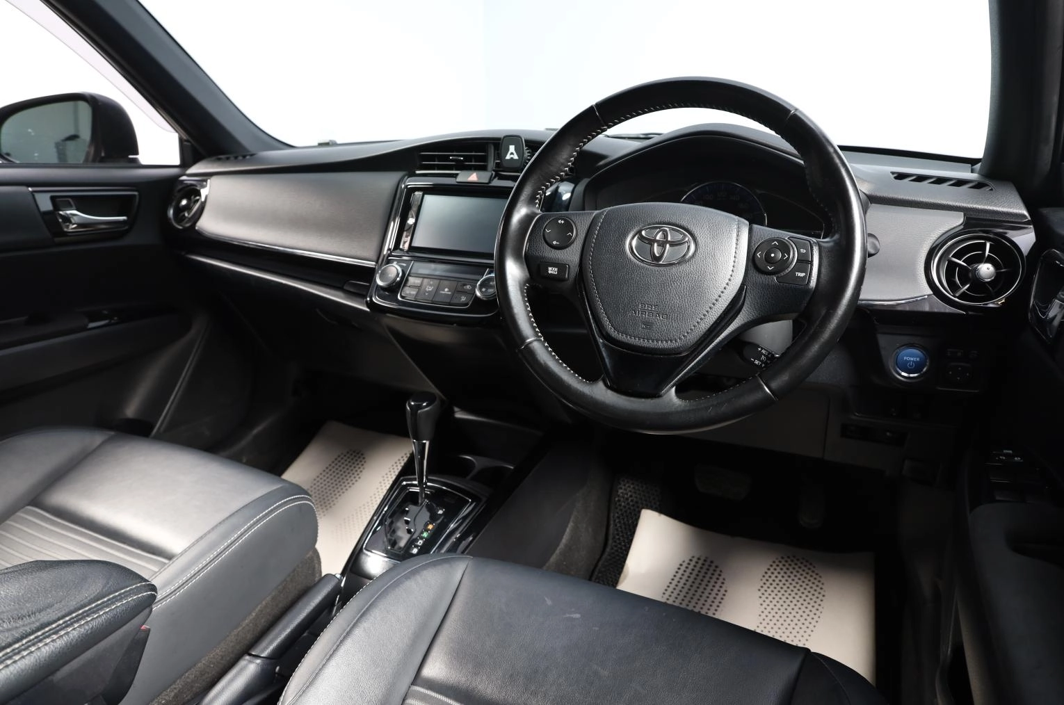 Toyota Corolla Fielder 9 из 18