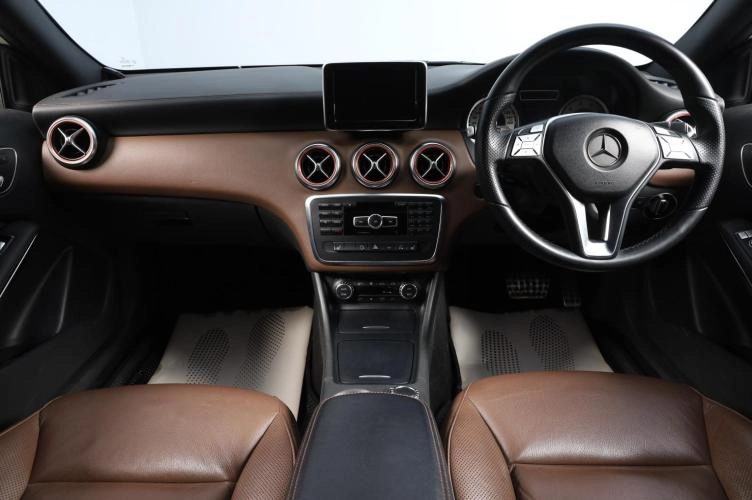 Mercedes-Benz A-класс 10 из 18