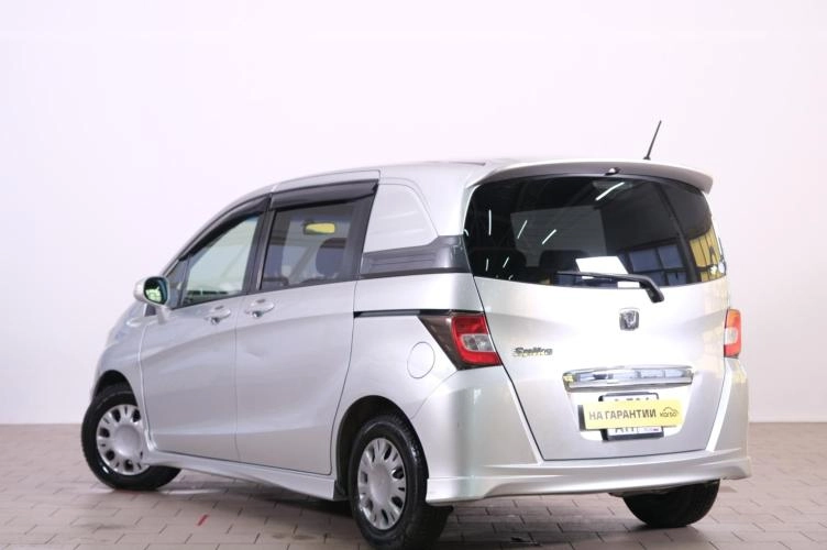 Honda Freed 4 из 6
