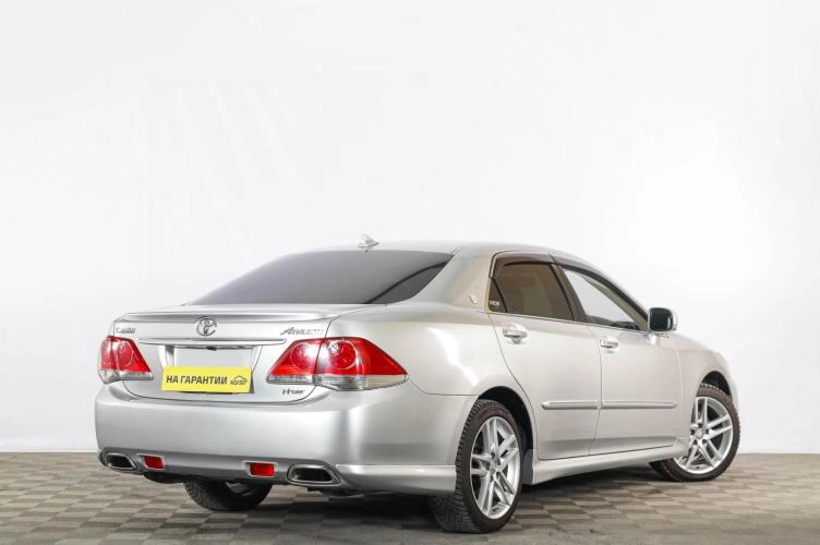 Toyota Crown 6 из 6